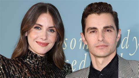 Alison Brie had to make Dave Franco comfortable with her nudity。